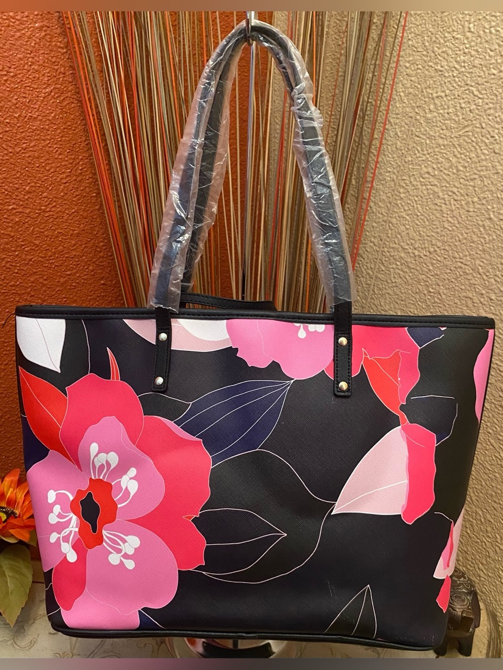 Trina Turk - NEW - Red, Navy and Pink Floral Tote Bag with matching wristlet - Picture 3 of 16